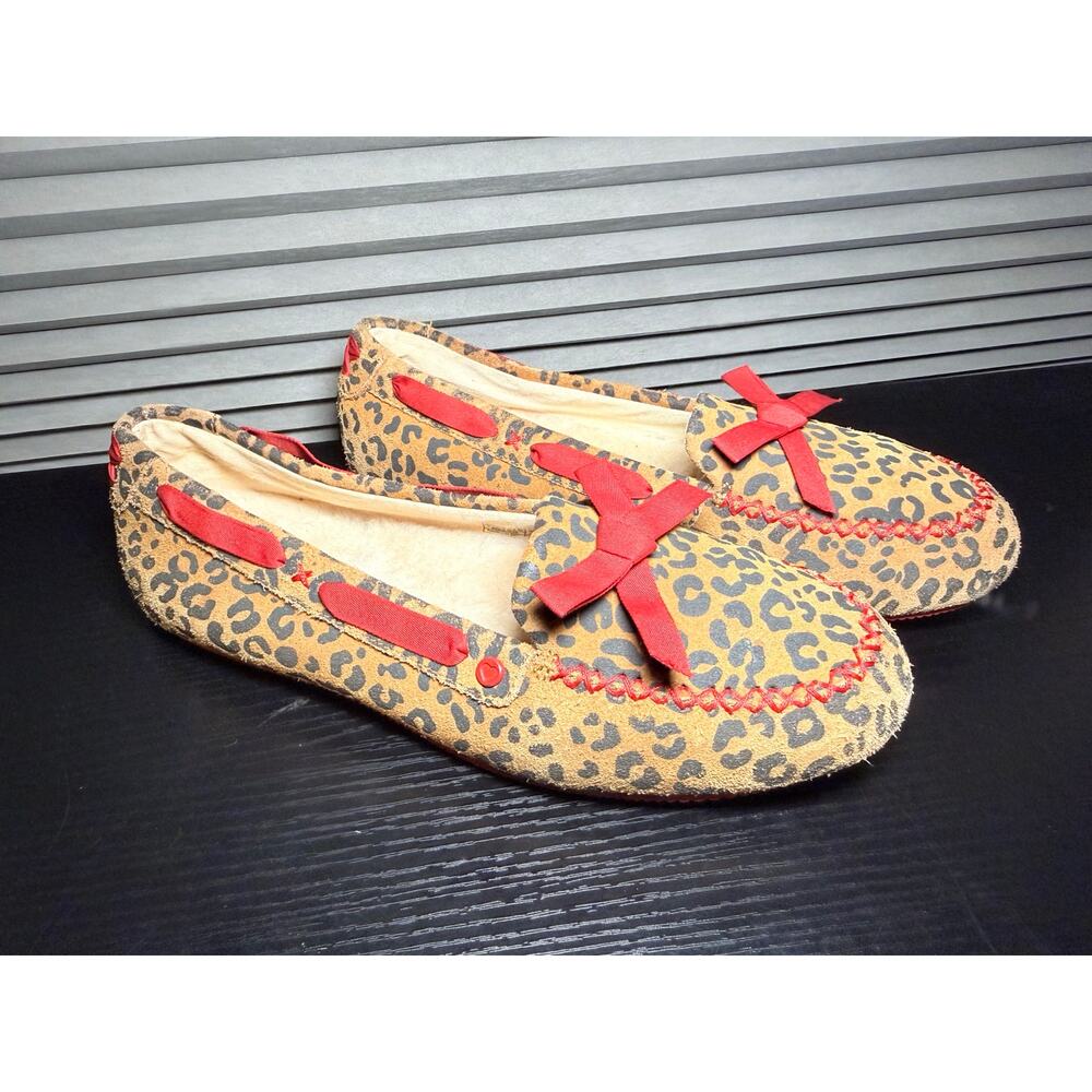 UGG Leopard Print Moccasin Slippers Women’s 8 Shearling Lined Red Bow Cozy Shoes
